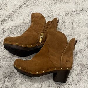 UGG Cam II Suede Sheepskin Lined Clog Heel Ankle Bootie Chestnut Size 6